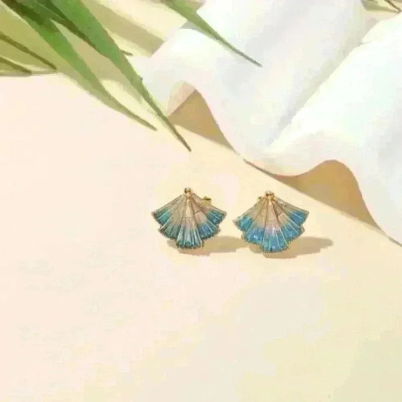 Delicate Fan-Shaped Pendant Accented with Shimmering Blue Hues - Picture 3 of 6